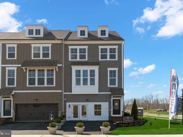 17920 Woods Overlook Dr, Dumfries, VA 22026