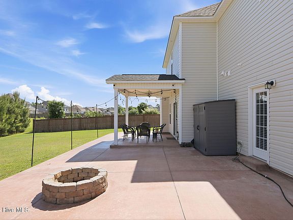 5th image of 422 Whistling Heron Way