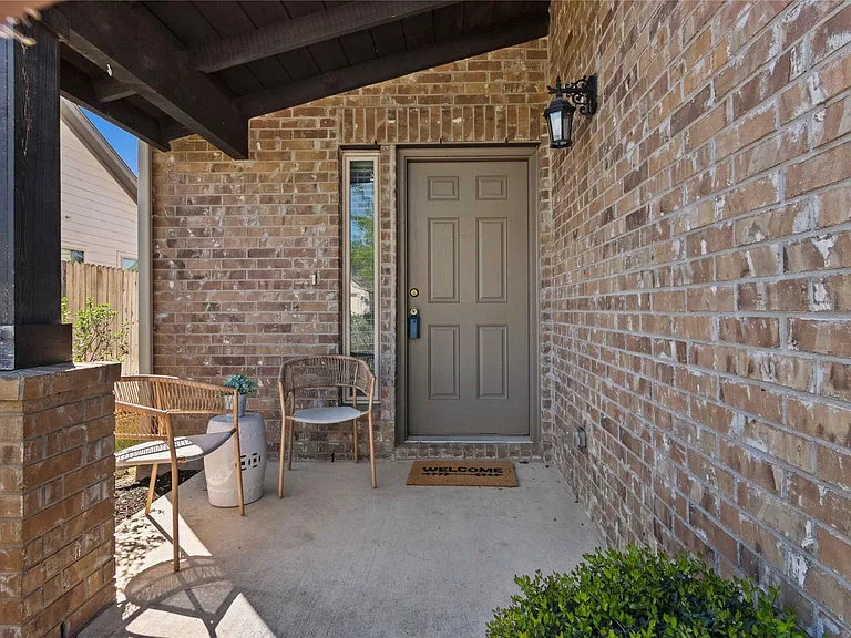 208 Callahan Ln — Photo 4