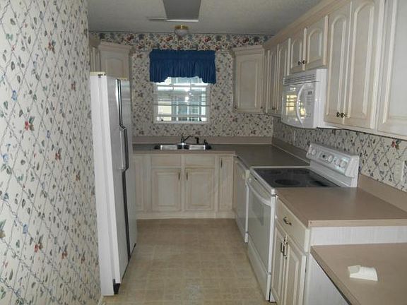 5th image of 327 E Hansen Ct