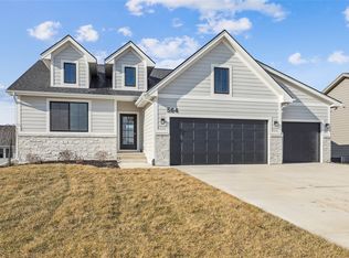 564 Bella St, West Des Moines, IA 50266