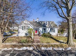 80 Bar Beach Rd, Port Washington, NY 11050