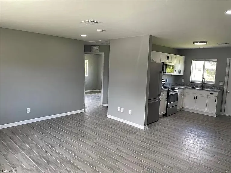 102 Gilbert Ave S — Photo 10