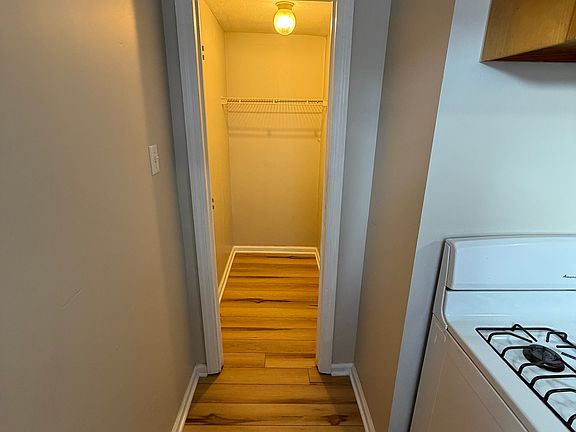 4th image of 618 Maplewood Ave #4
