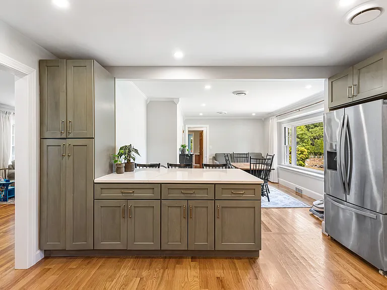 355 Pearse Rd — Photo 11