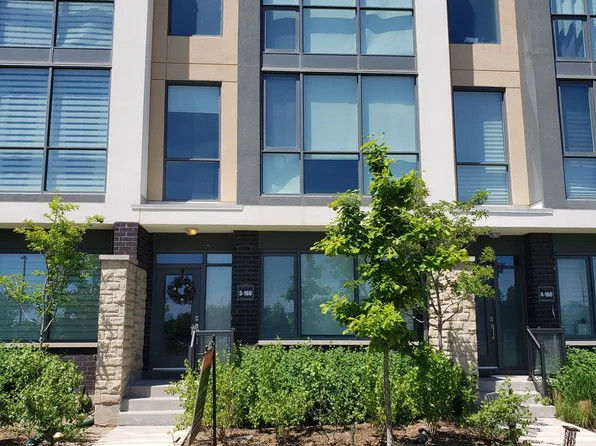 160 Little Creek Rd #3, Mississauga, ON L5R 0E9