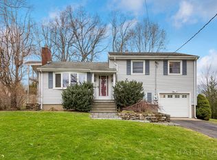169 Gaymoor Dr, Stamford, CT 06907