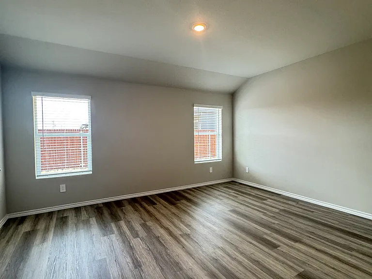 304 Deaf Smith St — Photo 8