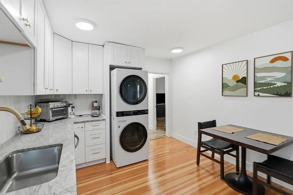 2 bed, 1.0 bath, 1194 sqft, $3,000 — Photo 3