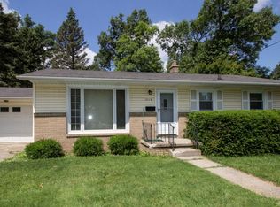 2118 Pleasant Grove Rd, Lansing, MI 48910