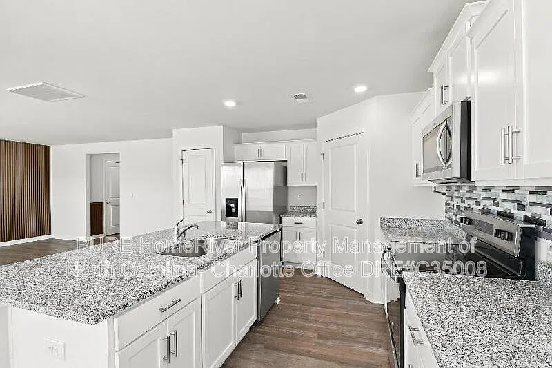 1010 20th Avenue Loop SE
