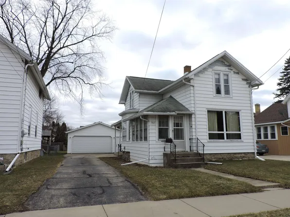 423 W 12th Ave, Oshkosh, WI 54902