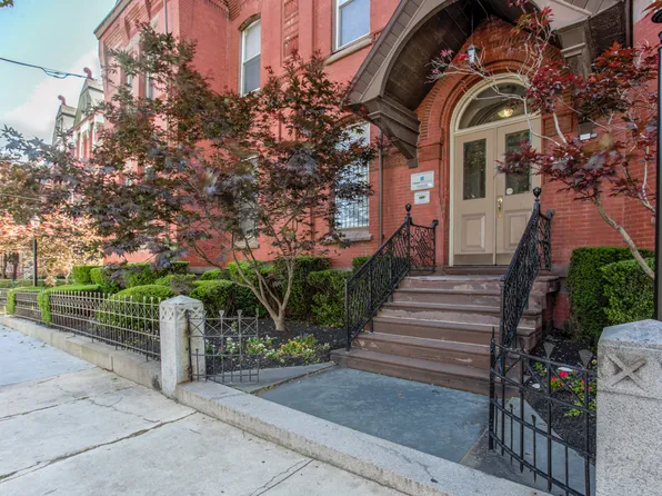 Campus Apartments, 4200 Walnut St #7, Philadelphia, PA 19104