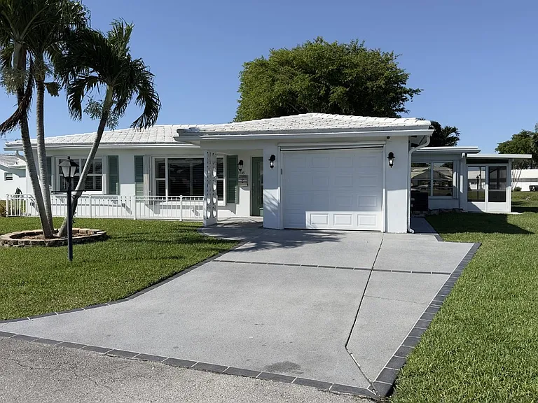 1108 Ocean Ave — Photo 2