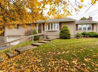 302 Mansfield Dr, Camillus, NY 13031