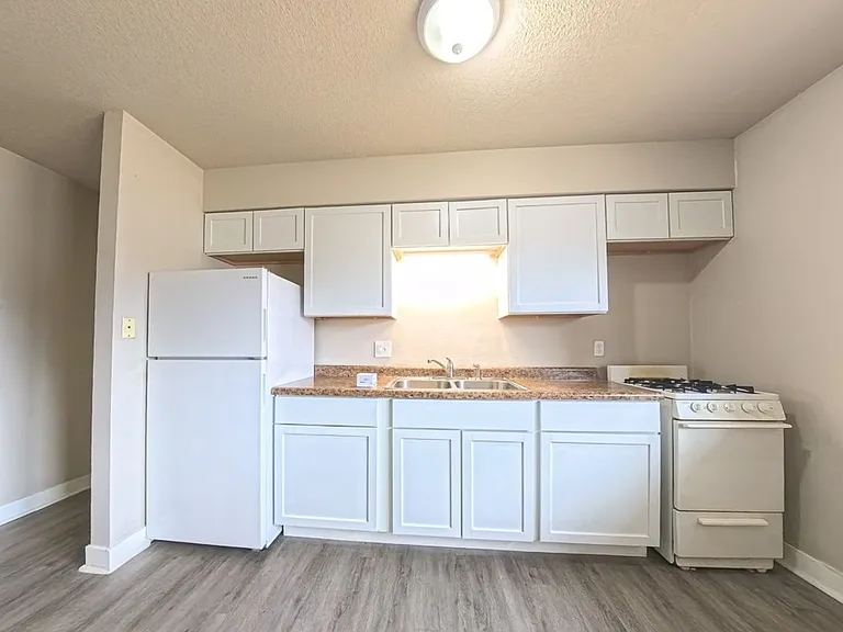 410 S 6th St — Photo 11