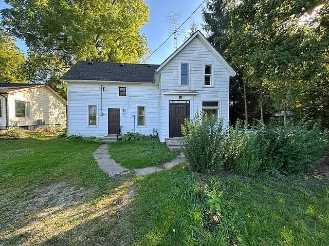 3 bed, 1.5 bath, 1100 sqft, $1,995 — Photo 2