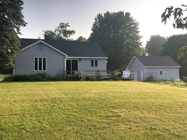 609 E Main St, Farwell, MI 48622