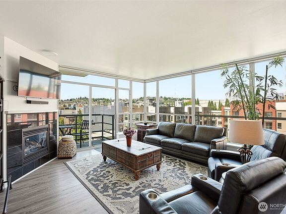 3rd image of 2929 1st Avenue #817