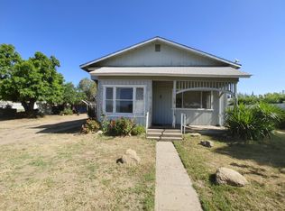 472 W Petunia St, Farmersville, CA 93223