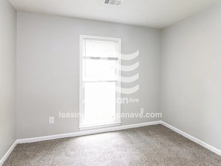 1179100_010_bedroom_11.jpg