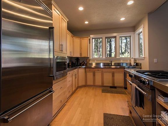 2nd image of 60451 Seventh Mountain Dr