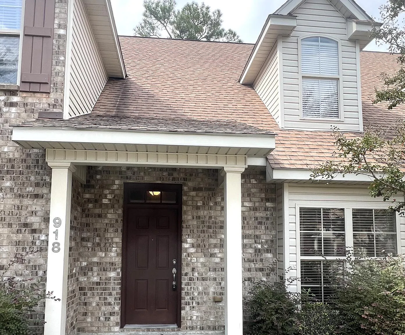 2 bed, 1.5 bath, 1301 sqft, $1,275 — Photo 1