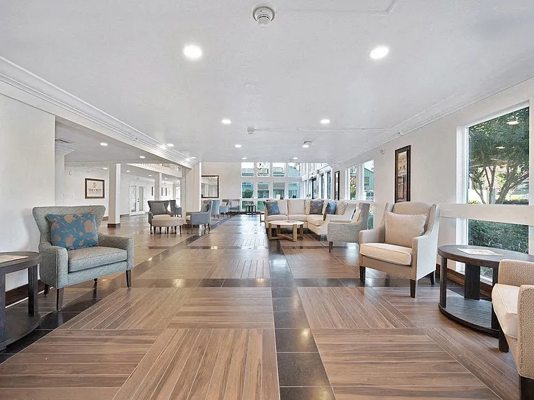 The Crest at Citrus Heights (55+) — Photo 17