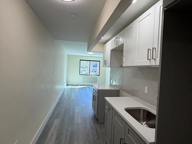2512 Bronx Park E #A — Photo 2