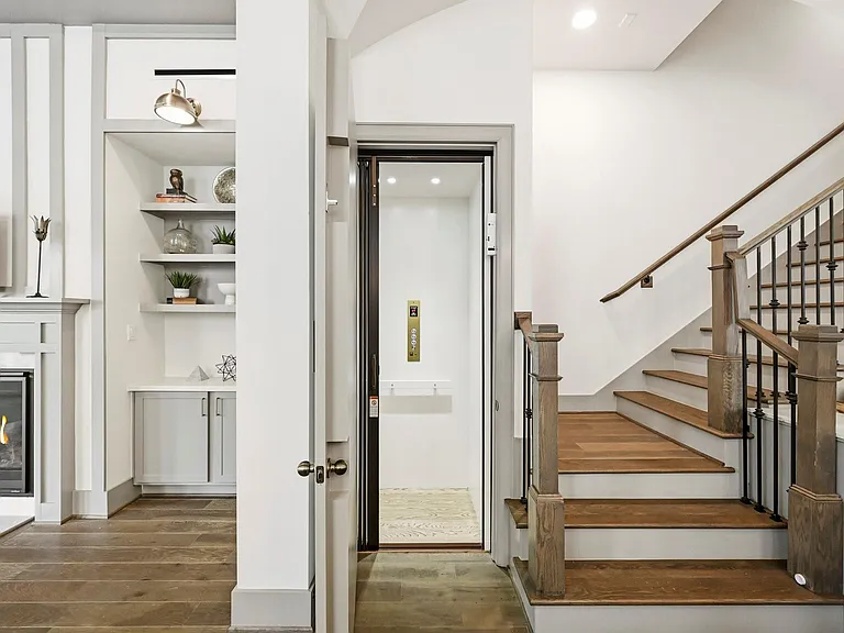 523 W 25th St — Photo 10