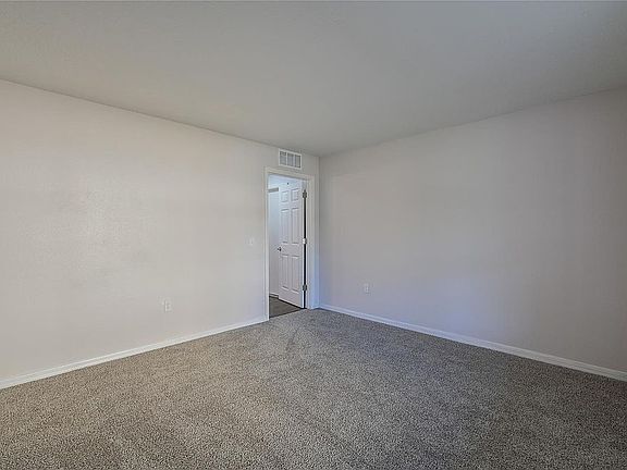 5th image of 6137 SE 80th Ct
