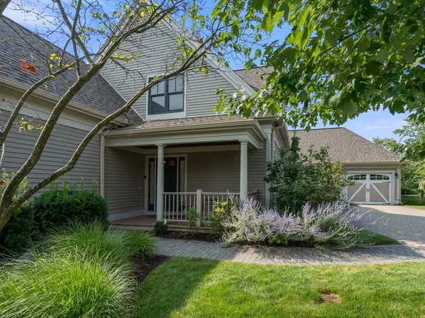 11 Meadows Ln Unit 11, Belmont, MA 02478