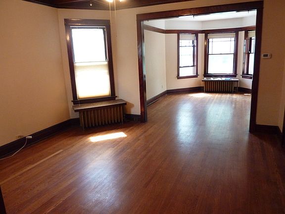 3rd image of 4511 N Artesian Ave #2