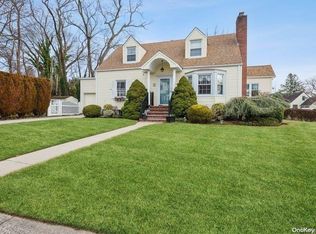 20 Jefferson Rd, Farmingdale, NY 11735