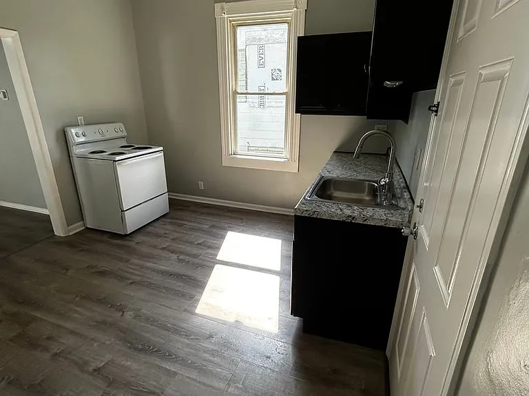 1008 Fairview Ave — Photo 4