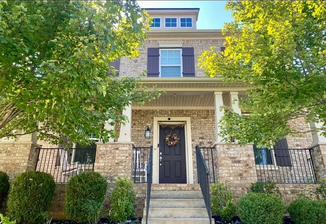 5 bed, 3090 sqft, $4,500 — Photo 1