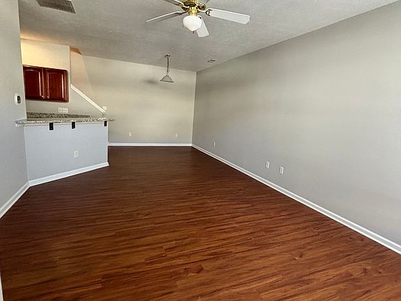 4th image of 2218 Colfax Ln