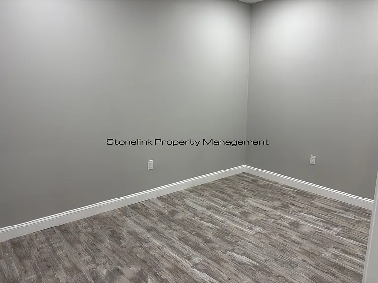 387 Broad St — Photo 24