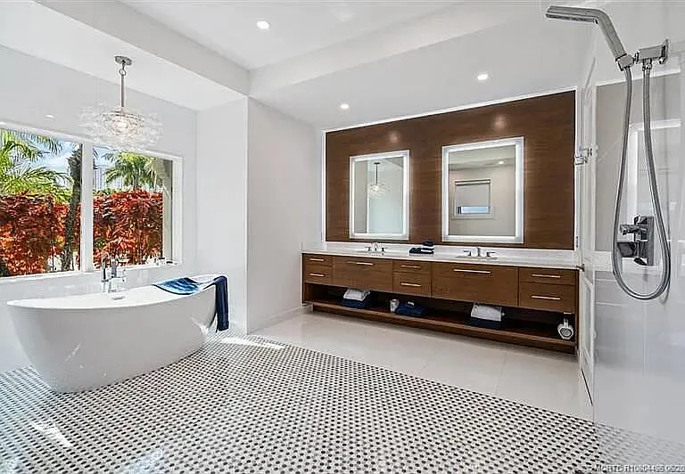 2941 Lake Dr — Photo 11