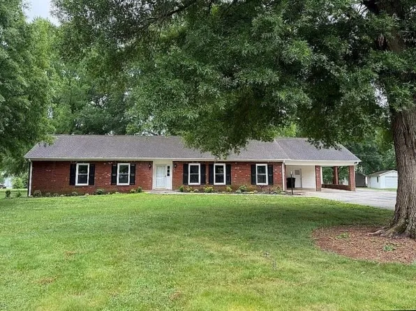 6004 Santa Maria Dr, Winston Salem, NC 27106