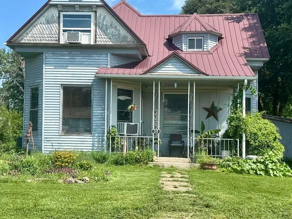 209 E Main St, Pulaski, IA 52584