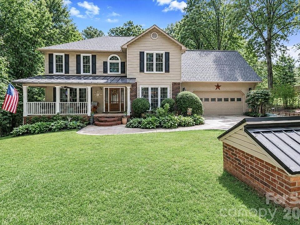 1st image of 311 N Deerfield Cir
