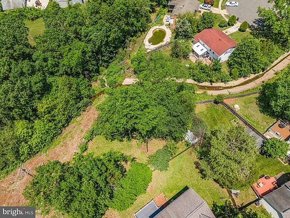 4th image of 8008 Deward Ct
