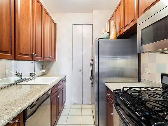4th image of 1030 3rd Ave #20D
