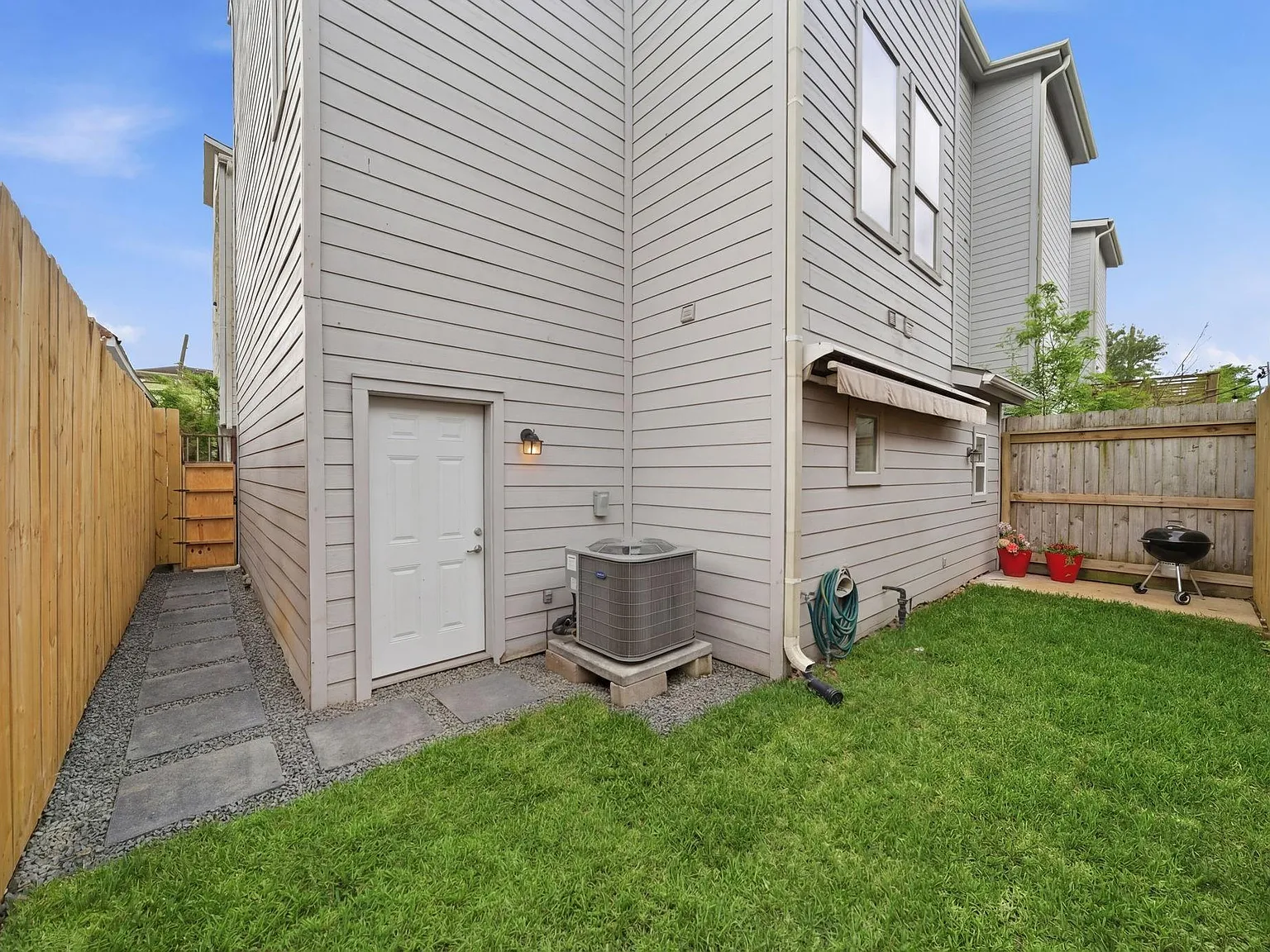 2 bed, 2.5 bath, 2006 sqft, $2,200 — Photo 3