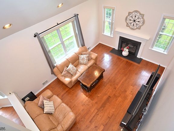 3rd image of 22 Muirhead Ct