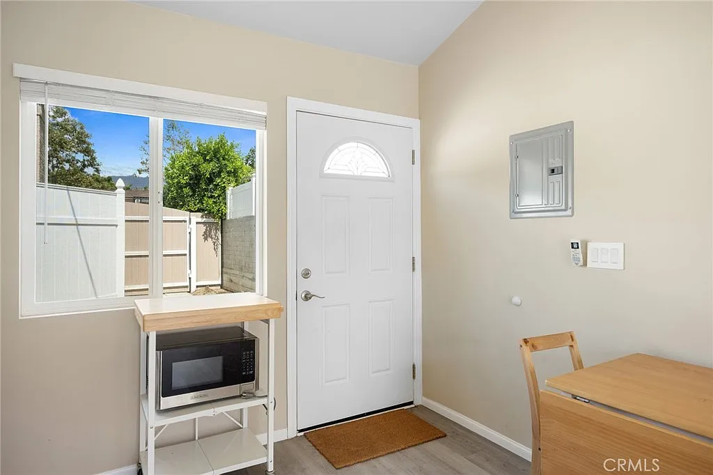 1 bed, 350 sqft, $2,000 — Photo 2