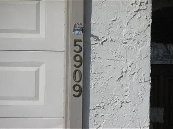 4th image of 5909 Rich Hill Dr
