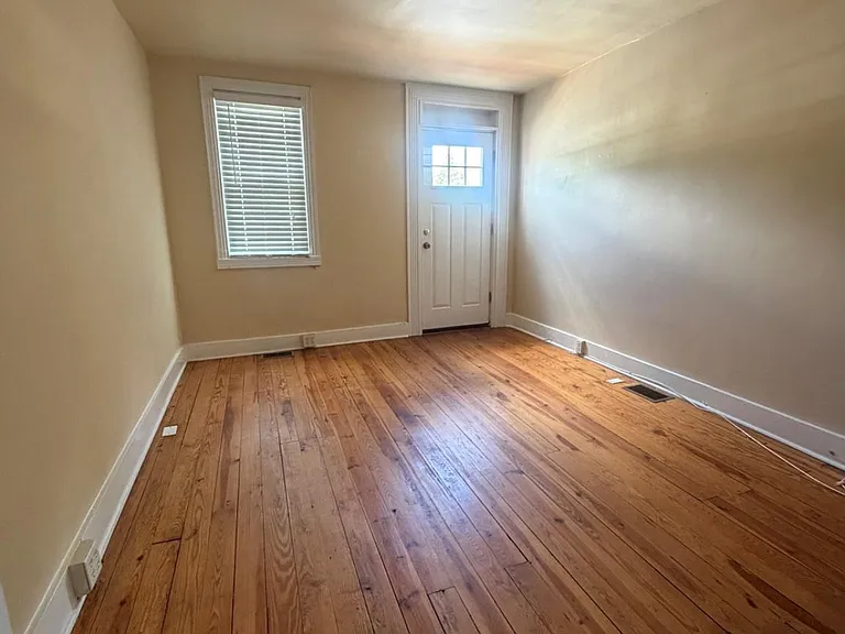 242 S Carroll St — Photo 6