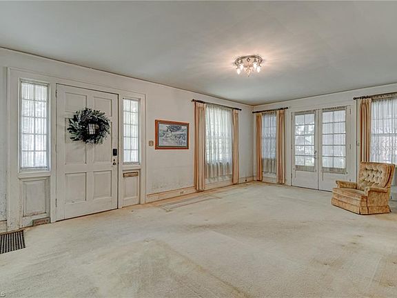 3rd image of 1518 Cloverdale Ave